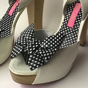 Betsey Johnson peep toe retro bow heels wooden shoes vintage pinup housewife